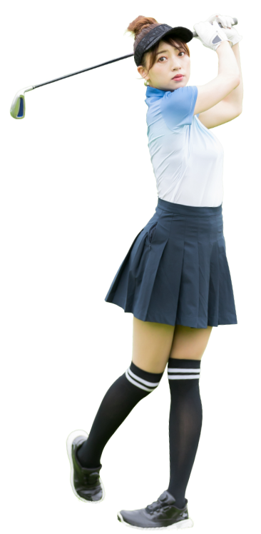 スイングをする女性